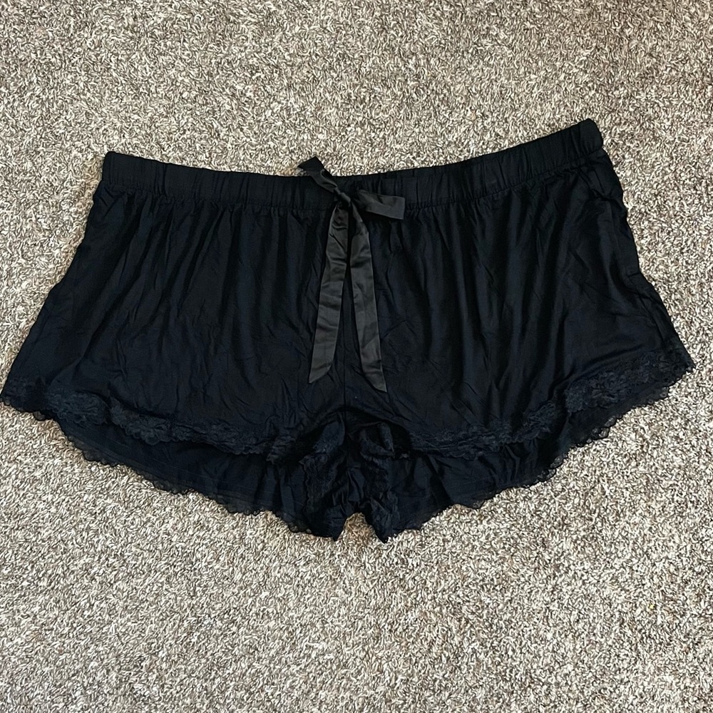 Torrid Black Super Soft Lace Trim Short, 6X (30) NWT